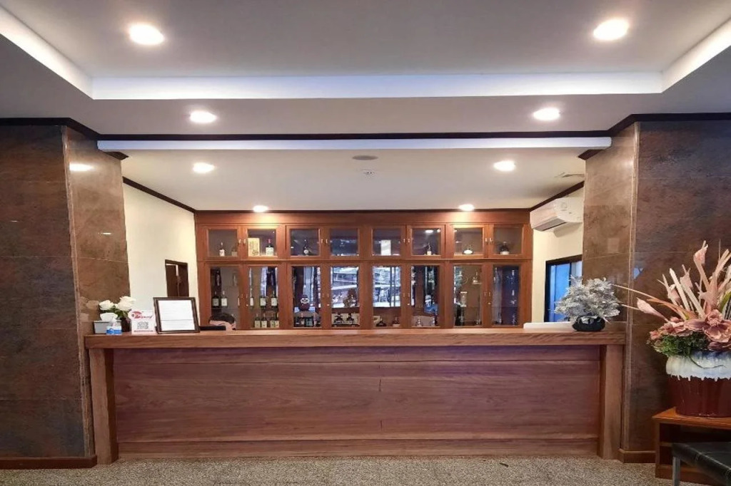 Sisombat Plaza Hotel