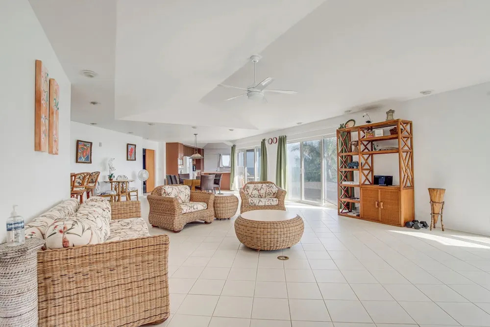 Oceanfront Keaau Gem: Ocean & Sunrise Views, Pool