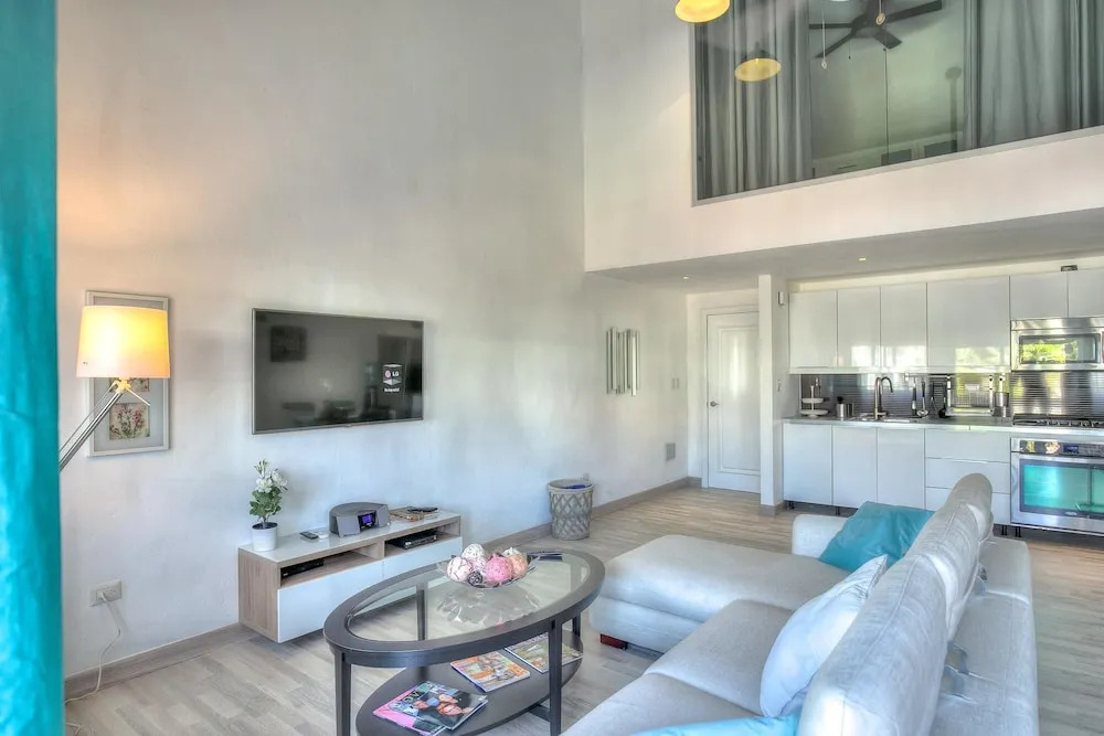 Chic Beach Apartment for Couples S-H203