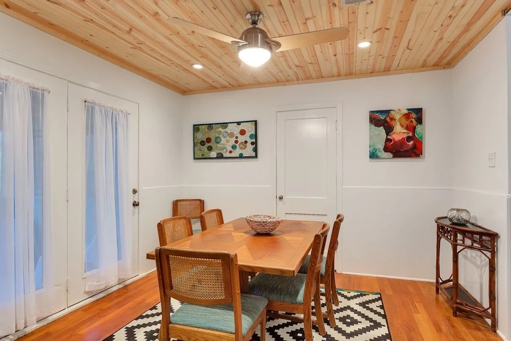 2BR Newly Remodeled Stylish Rosedale House by RedAwning