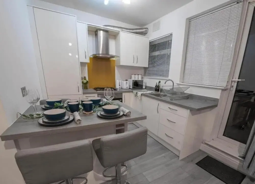 Apartment-sleeps4-parking-balcony
