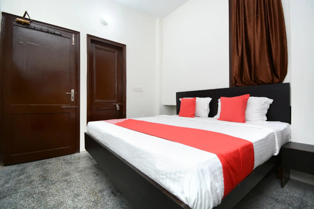 OYO 29776 Hotel Diamond