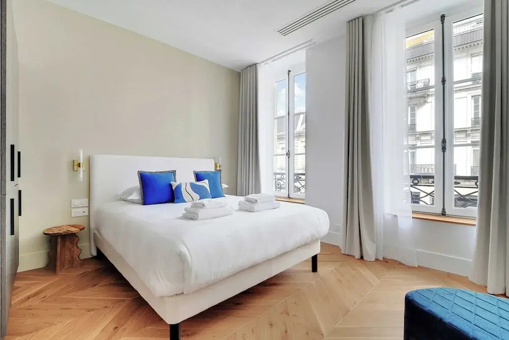 Elegant Apartment - AC- 2br-6p- Madeleine