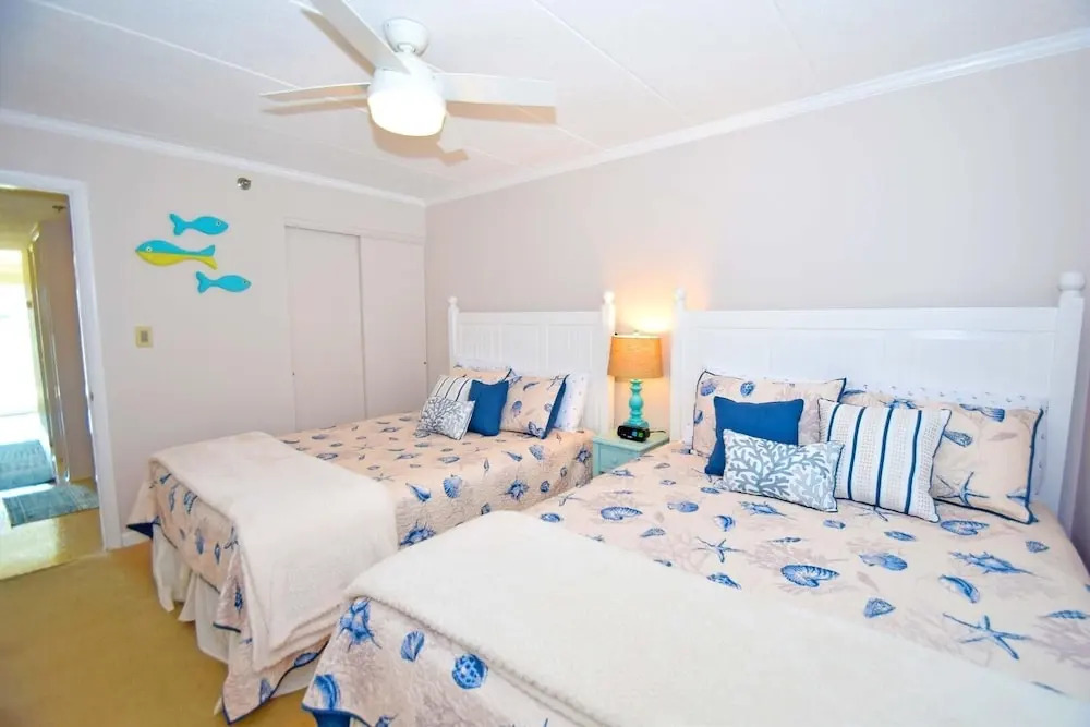 Surfwood 203 2 Bedroom Condo by RedAwning