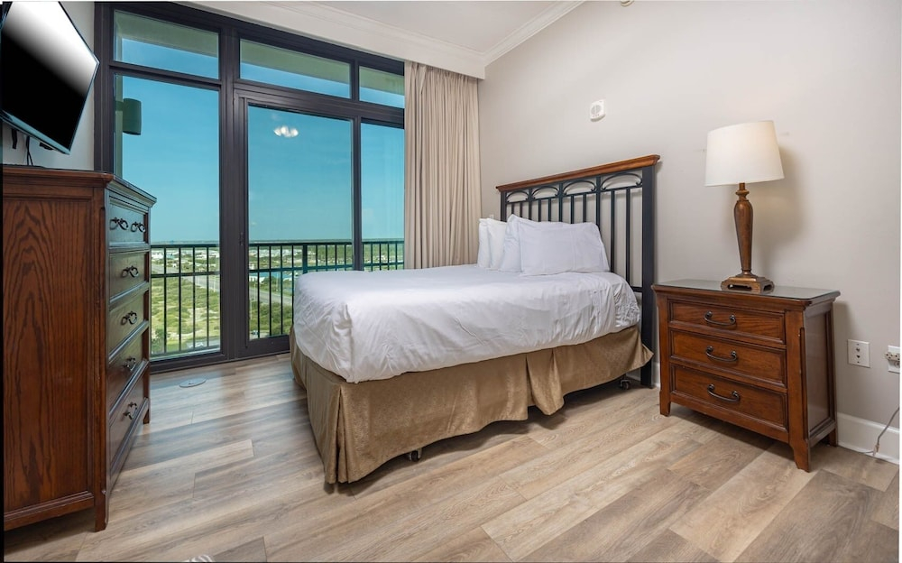 Phoenix West 1201 4 Bedroom Condo