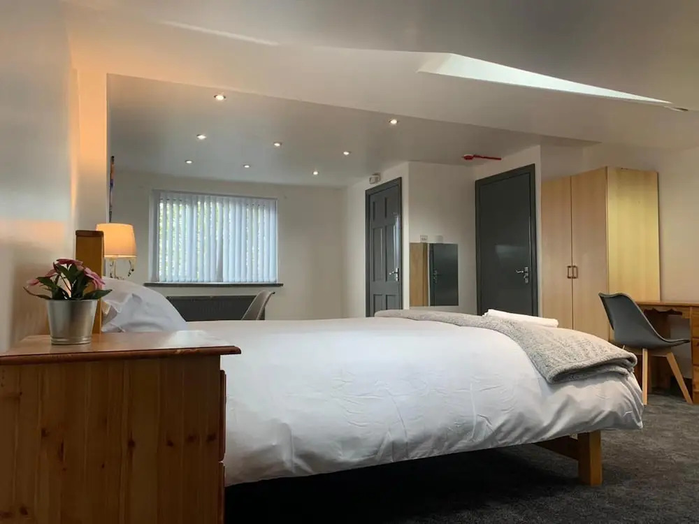 Stunning 5bed House in Birmingham Contractors Also