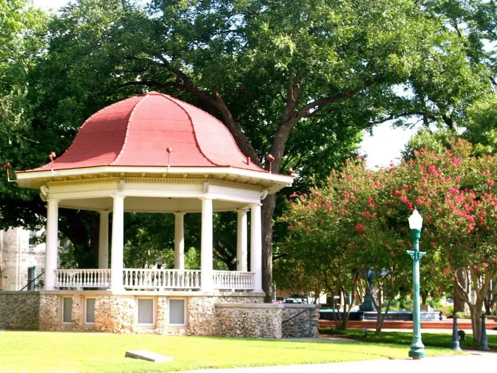 Comal Inn