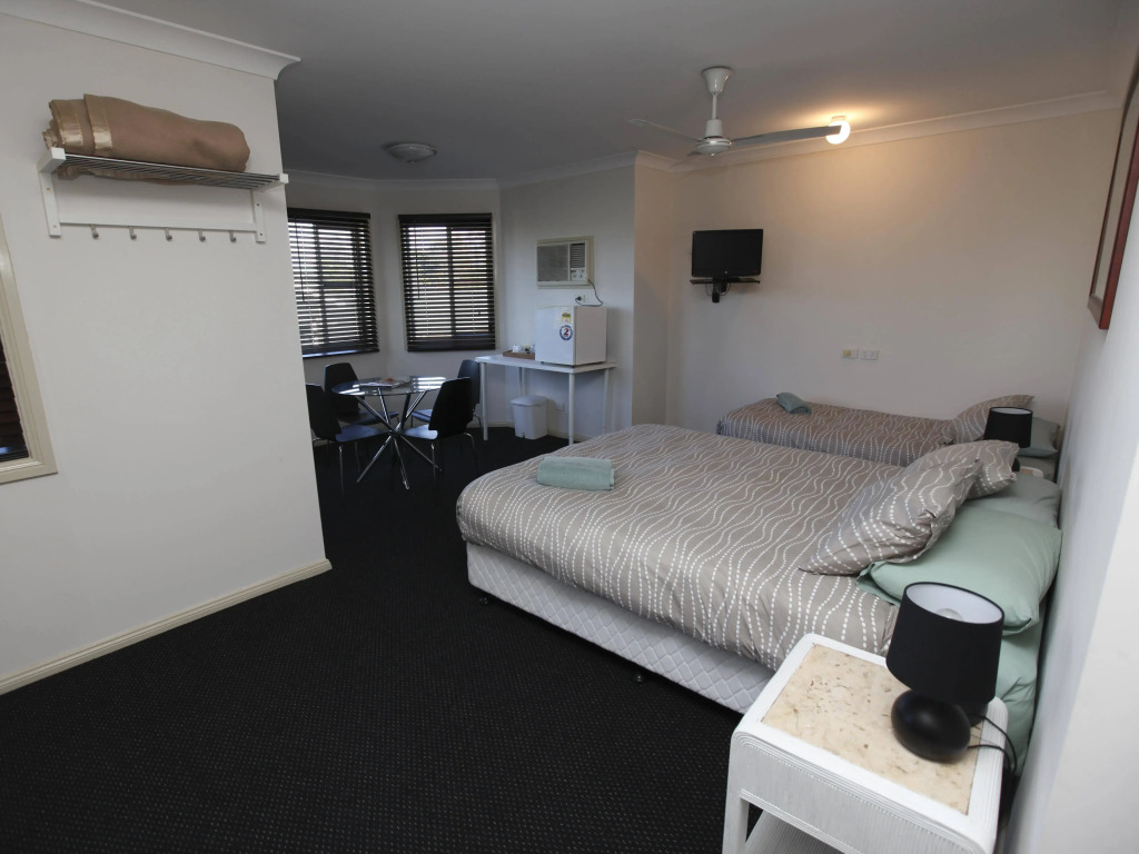 Across Country Motor Inn