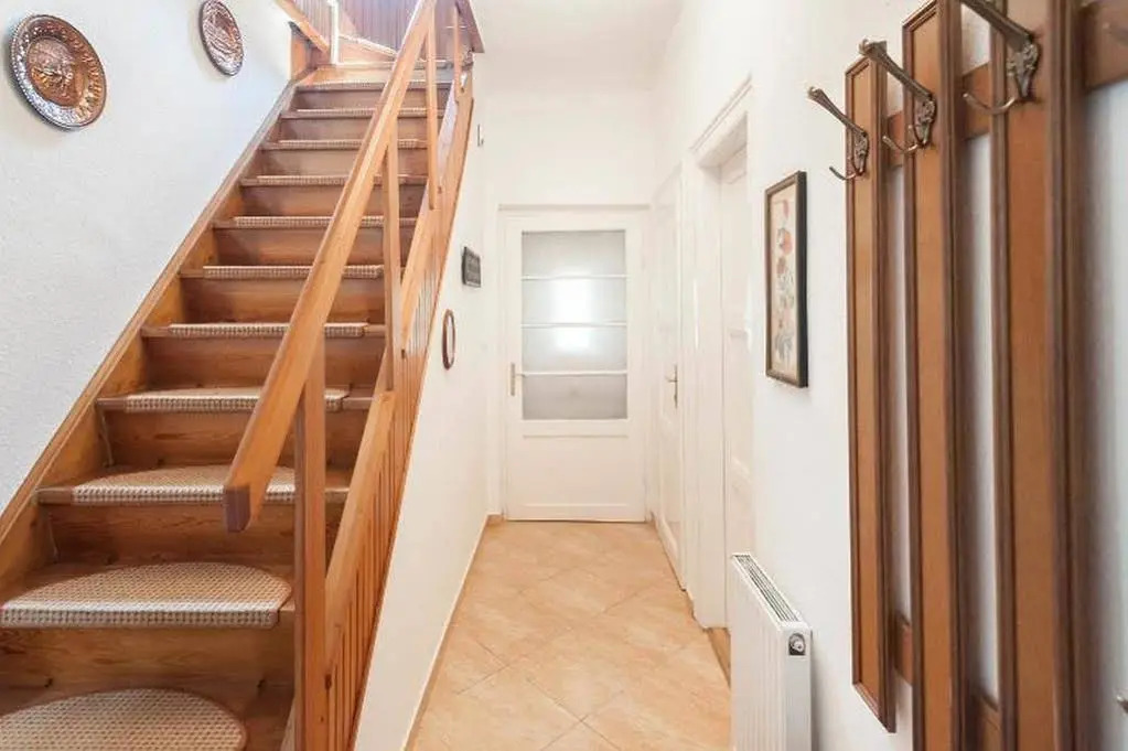 Ferienhaus mit Garten & Parkplatz, für Paare, Familien und Hunde