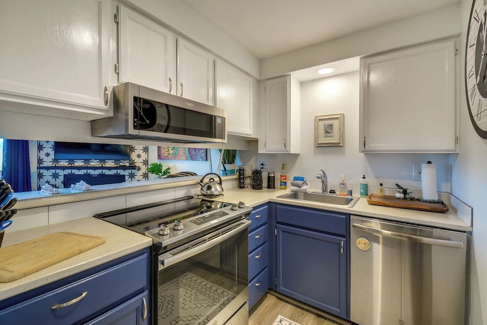 Walk to the Beach: Ocean Shores Condo!