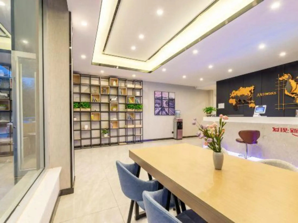Junyi chain hotel (Yinan Aokema Avenue store)
