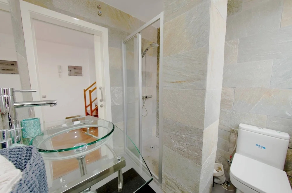 Duplex nuevo y moderno con terraza