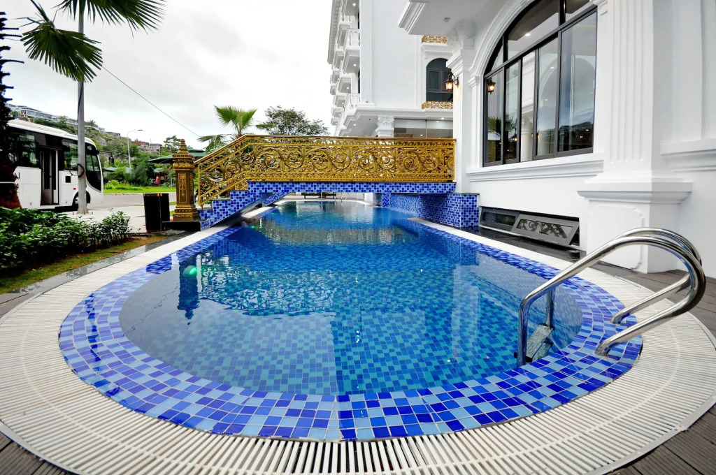 Crown Nguyen Hoang Hotel