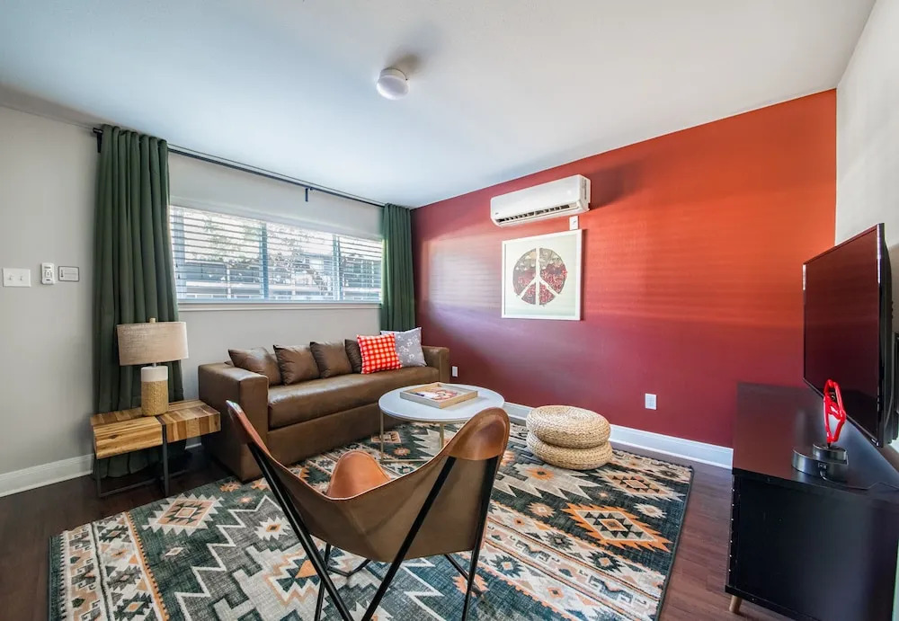 WanderJaunt Walton 2BR Central Austin