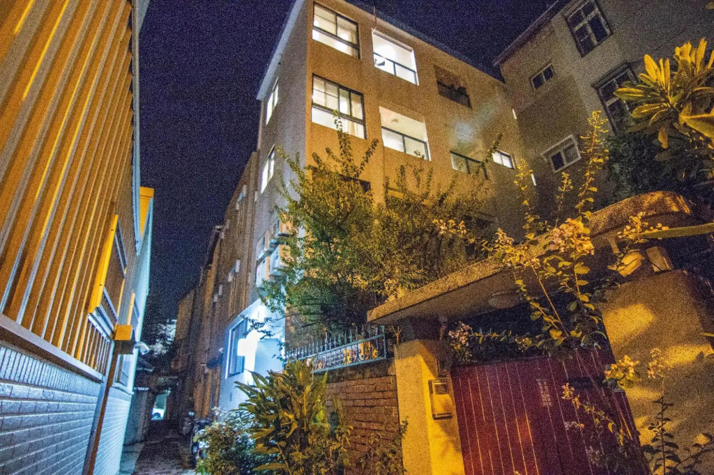 W house