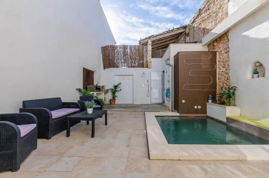 YourHouse Can Jordi, air conditioned holiday house with private pool