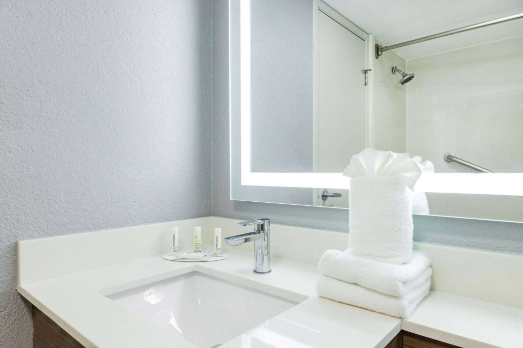 Hawthorn Extended Stay by Wyndham Wichita Airport