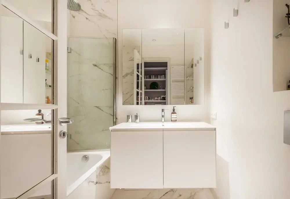 Four Saint Germain - Elegant Spacious 3 BDR Apartment in the Heart of Saint Germain