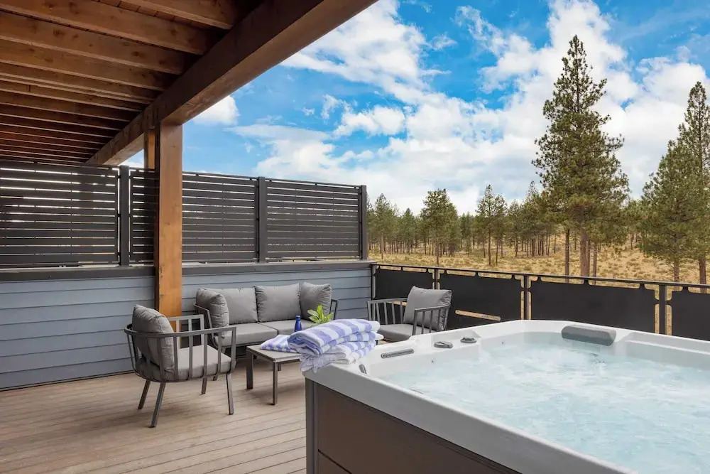 2 Units Minutes to Old Bend Deck + Hot Tub 1216 Skyline Ranch by Avantstay