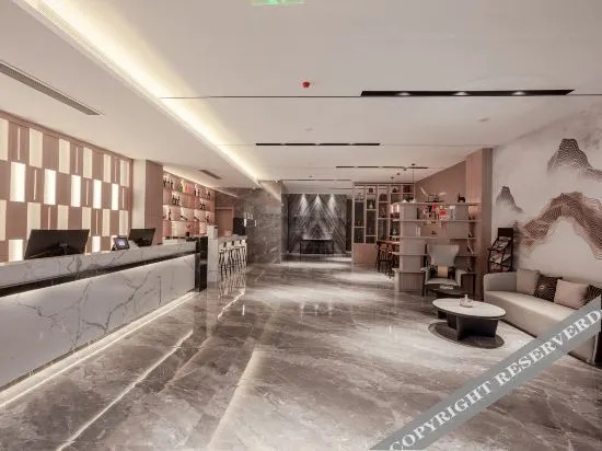 Yihai Hotel (Zhengzhou South China City Longhu Jinyi City Shopping Center Branch)