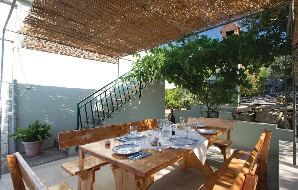 Amazing Home in Poplat With Wifi and 2 Bedrooms