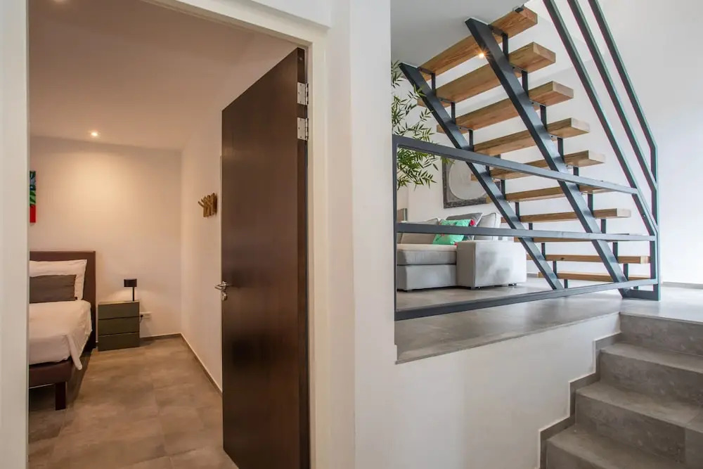 Casa Maria Curacao. Luxury 6 Bedroom Villa Next to Supermarket & Jan Thiel Beach