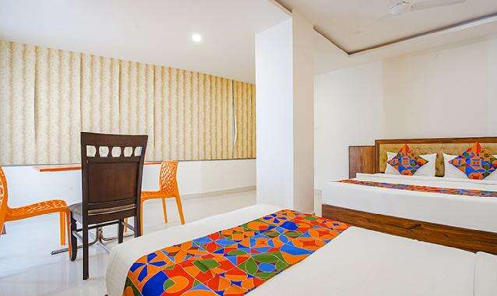 Fabhotel Royal Inn I