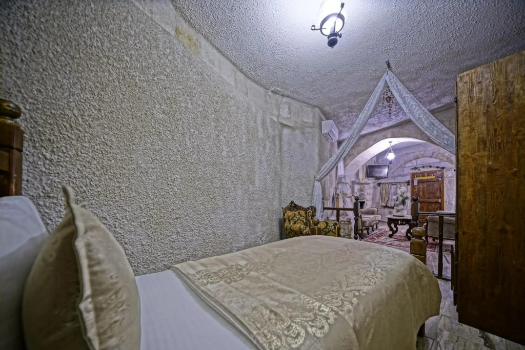 Maccan Cave Hotel