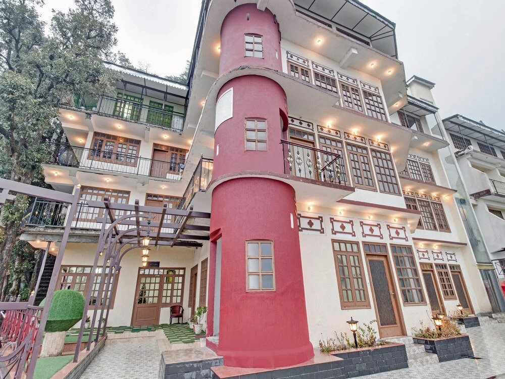 Pax Hotel Ark 150 meters from Mall Road