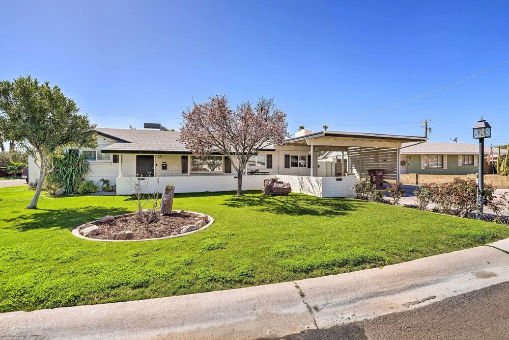 Scottsdale Retreat w/ Hot Tub, 2 Mi to Old Town
