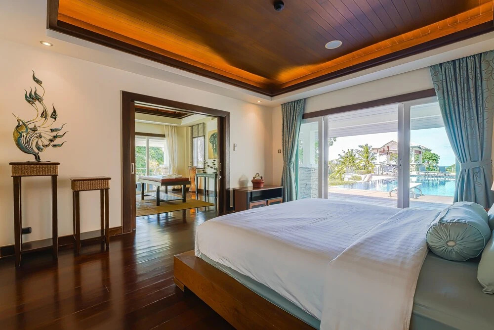 Luxury Mansion 6 BR on Golf Course JB