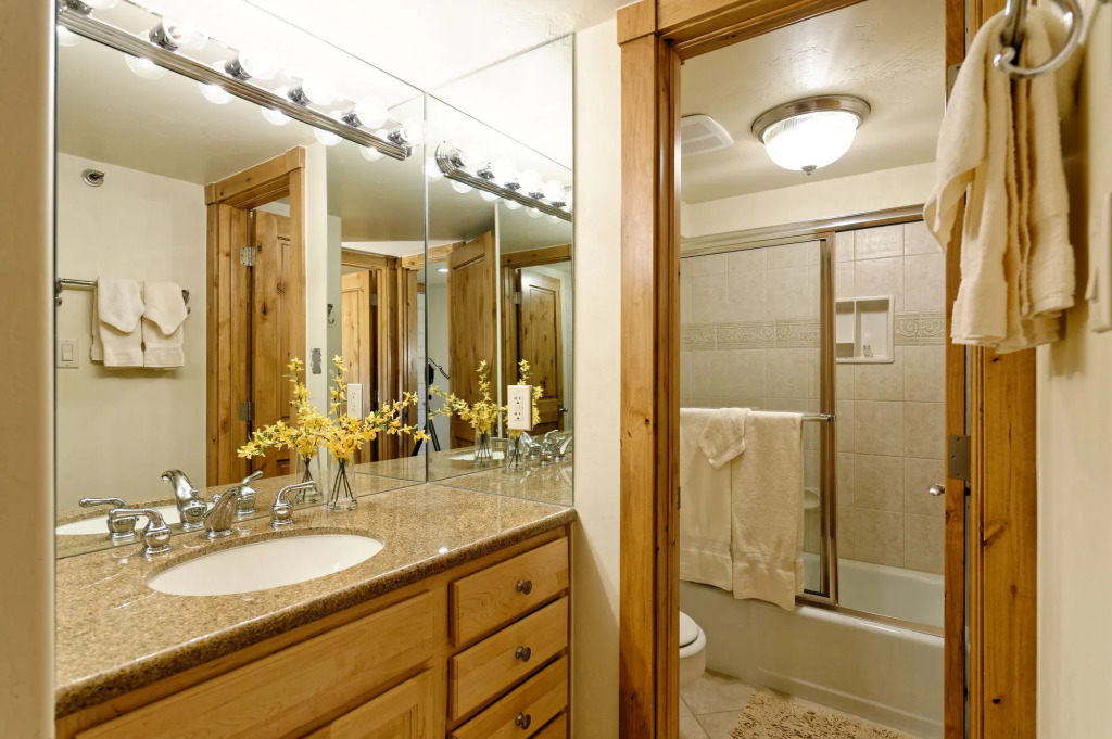 The Crestwood Condominiums