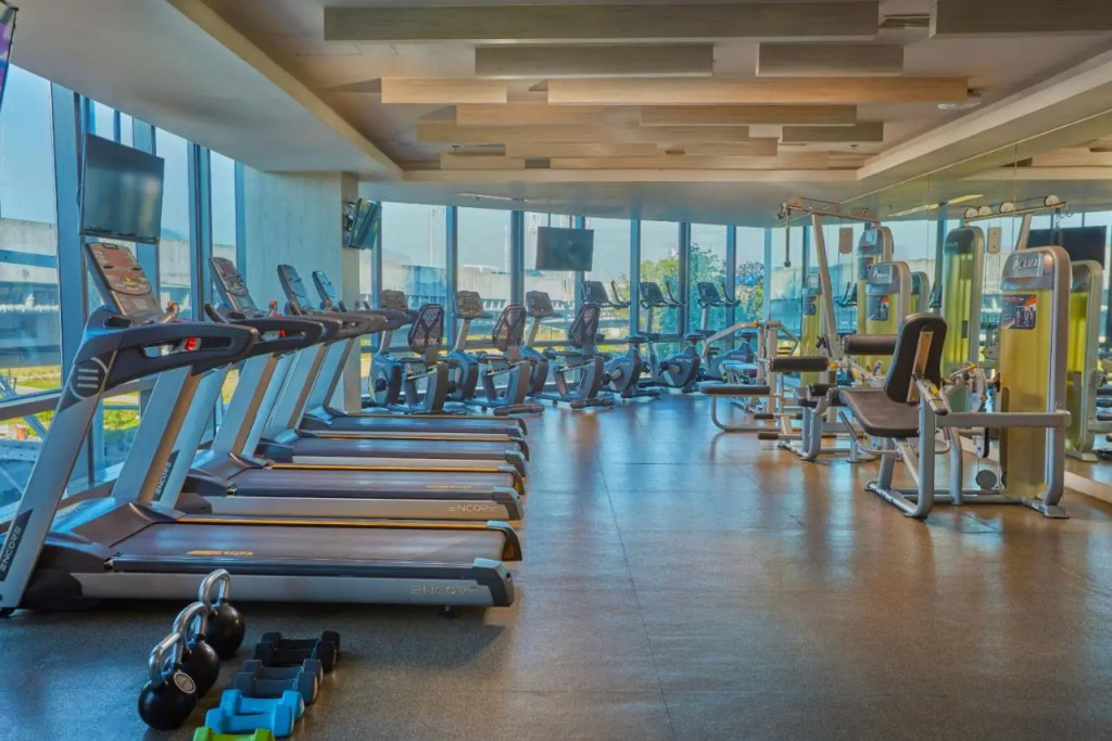 MCollection - Stay Across NAIA Terminal 3 in Newport City