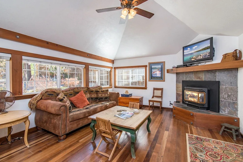 Updated Lake Tahoe House - 1 Br home by RedAwning