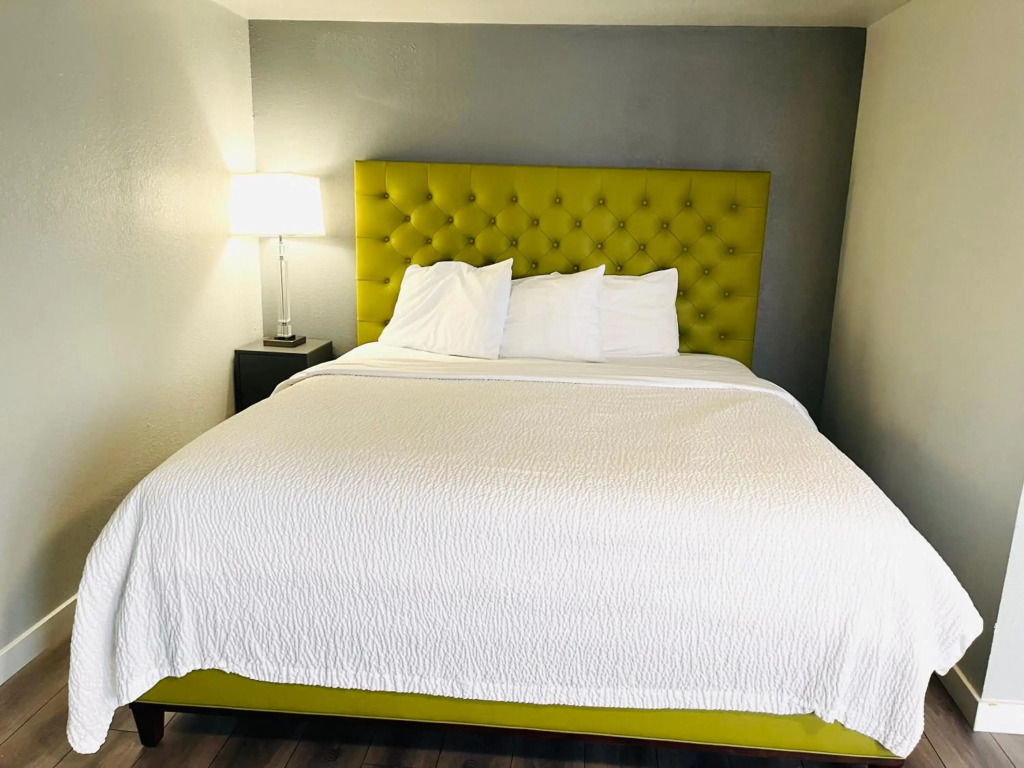 Tides Inn & Suites