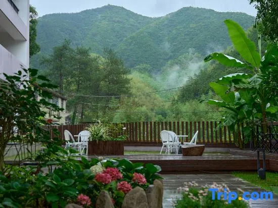 Floral Hotel · City of Sky Hotel