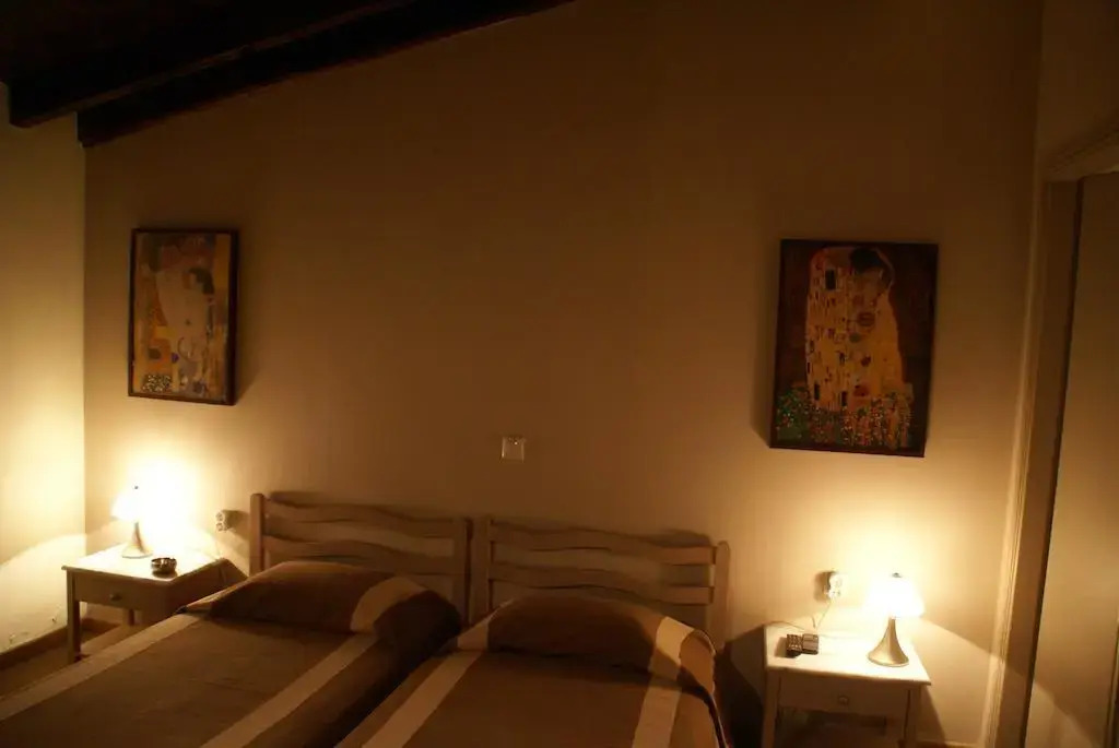 Yria Hotel