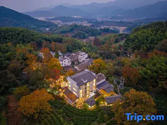 Hongcun Village Tachuan in the Wild · Hot Spring Resort