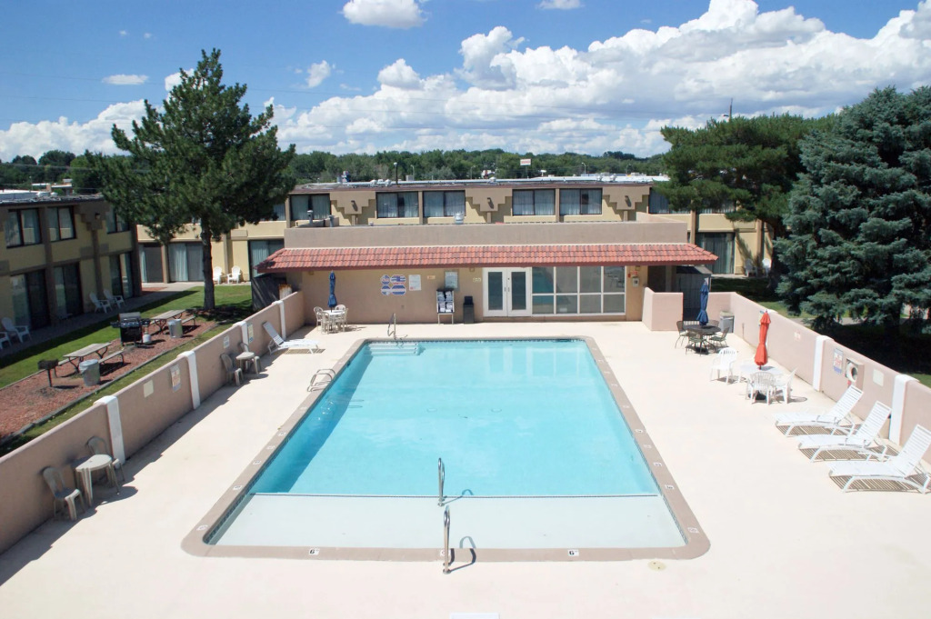 Brentwood Inn & Garden