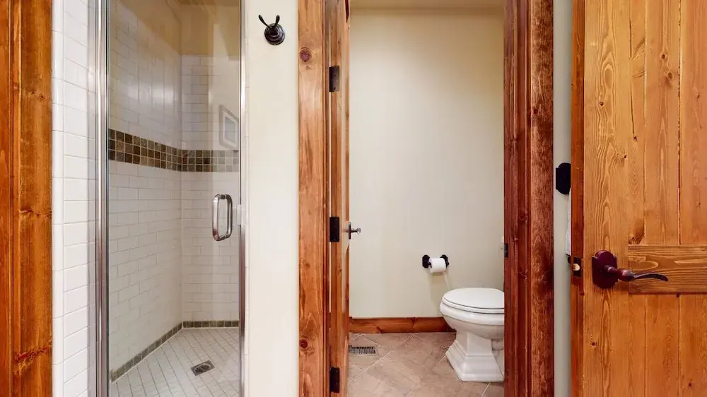 Snowcreek VI The Lodges 1127 3 Suites, Spacious with Mountain Views, Private Garage and Washer Dryer by RedAwning