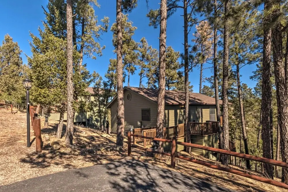 Ruidoso Cabin w/ Hot Tub & Mtn Views!