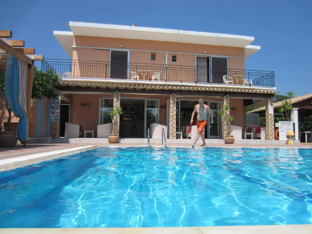 Makis louvlis apartments