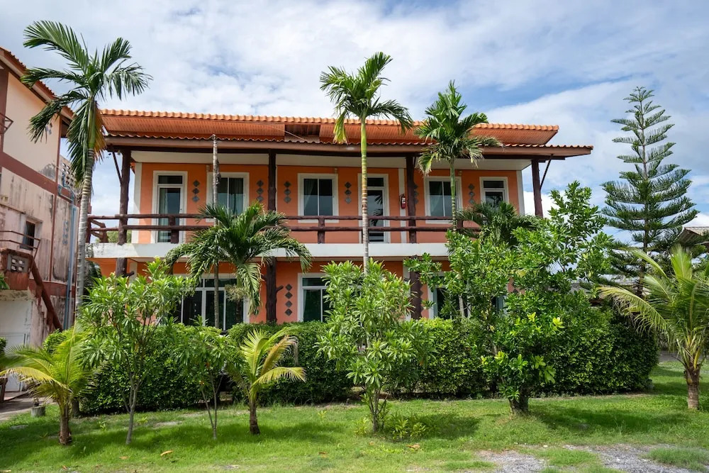 Lanta School Beach Resort