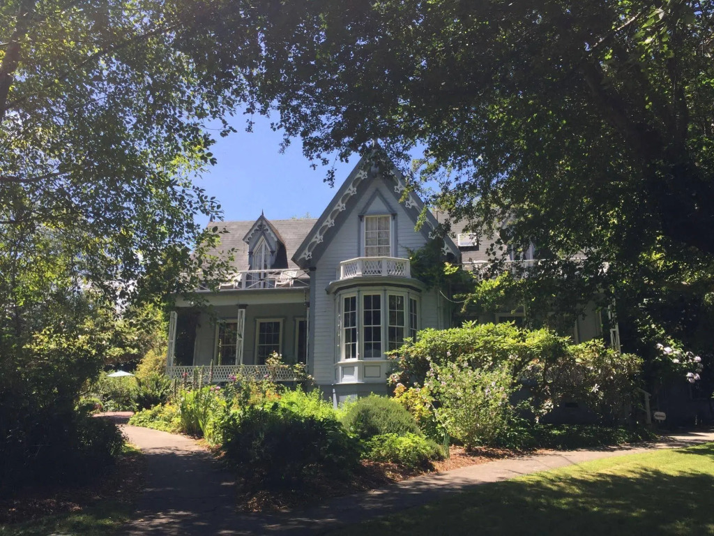 Shaw House Inn