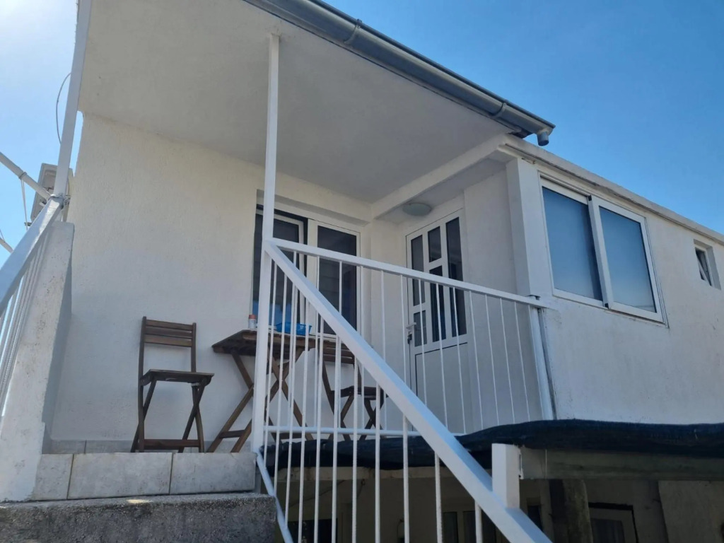 Apartment Pocrnja