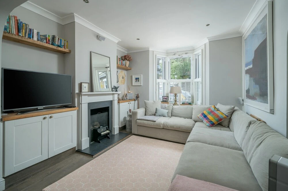 Altido Homely 4-Bed House W/ Terrace In Wandsworth