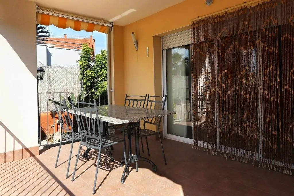 AT131 Aire acondicionado, comunidad con piscina, playa a 800m