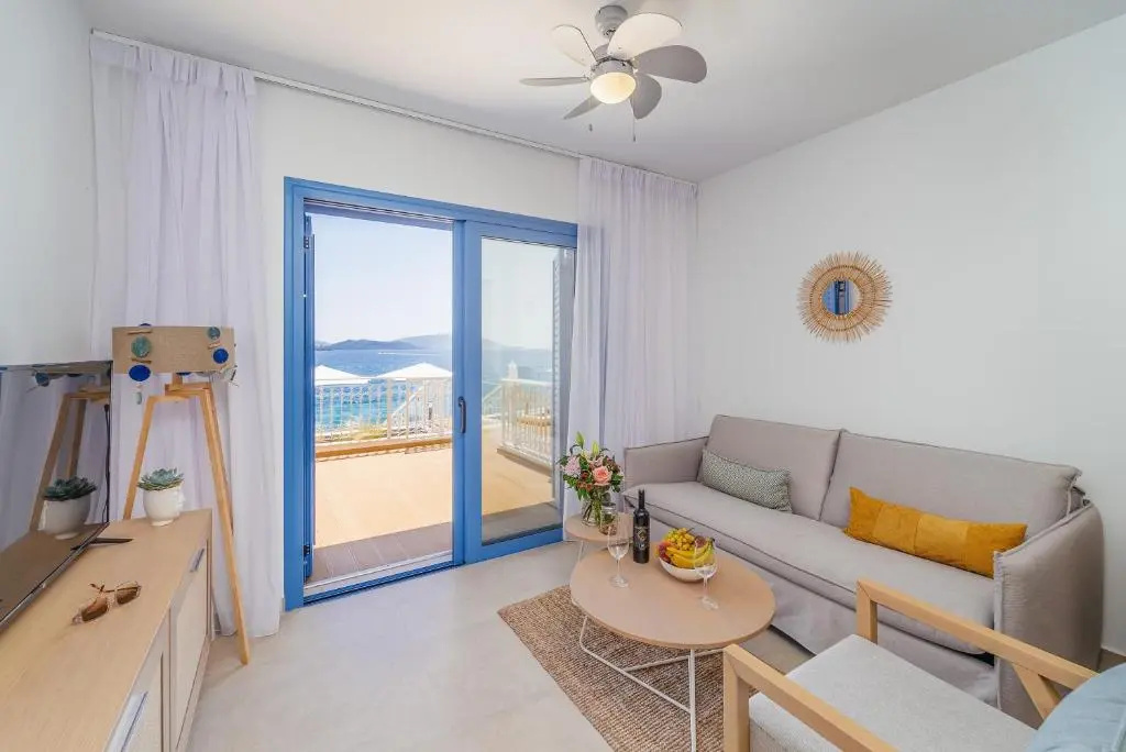 Lefkada Blue Luxury Apartments B2, Perigiali deck level