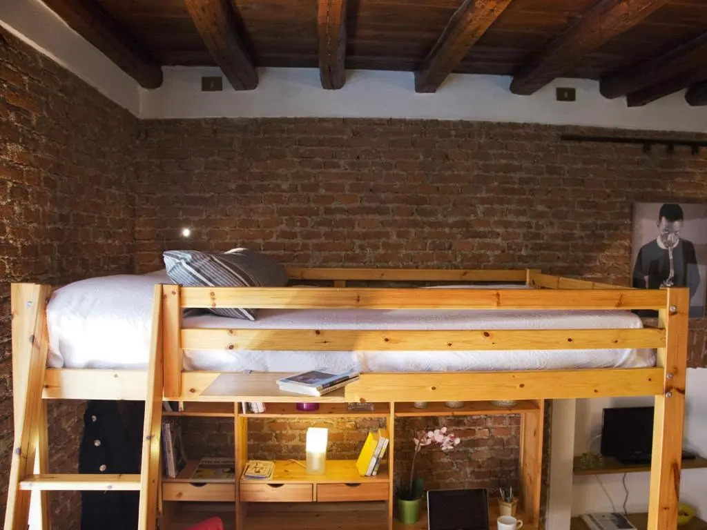 ALTIDO Cosy Apt for 2 near Train Station in Bohemian