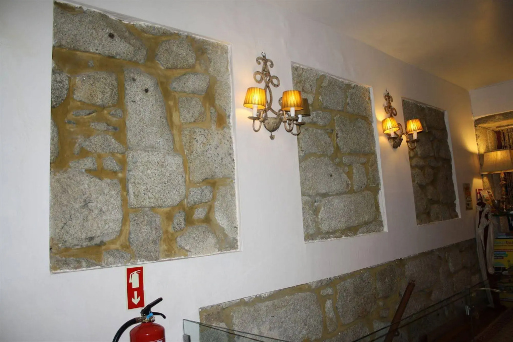 Residencia Pedra Antiga